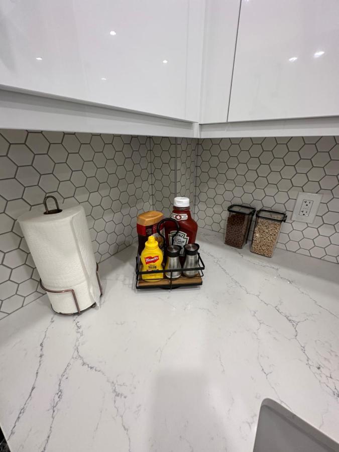 2 Bedroom 2 Washrooms Brand New Beautiful & Cozy Suite YYC Exterior foto