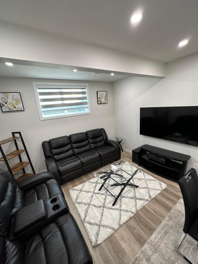 2 Bedroom 2 Washrooms Brand New Beautiful & Cozy Suite YYC Exterior foto