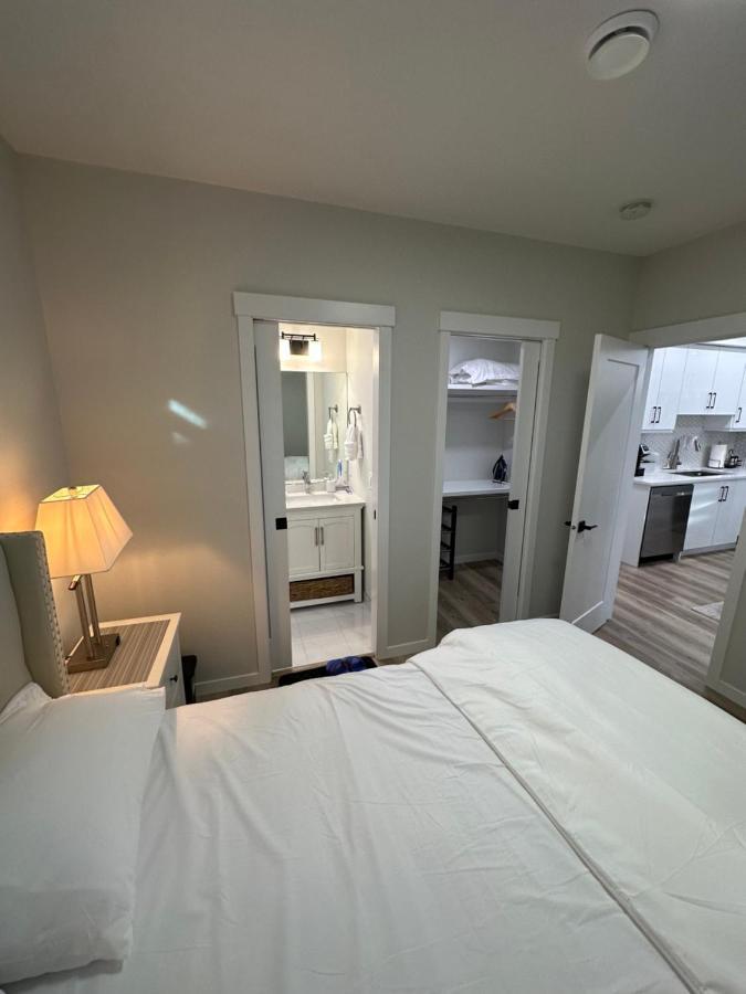 2 Bedroom 2 Washrooms Brand New Beautiful & Cozy Suite YYC Exterior foto