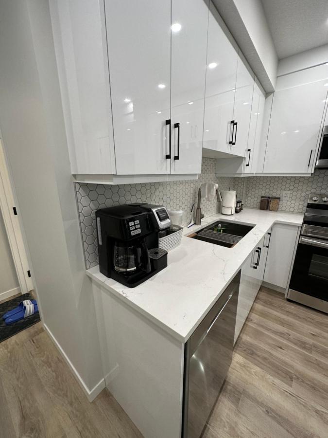 2 Bedroom 2 Washrooms Brand New Beautiful & Cozy Suite YYC Exterior foto