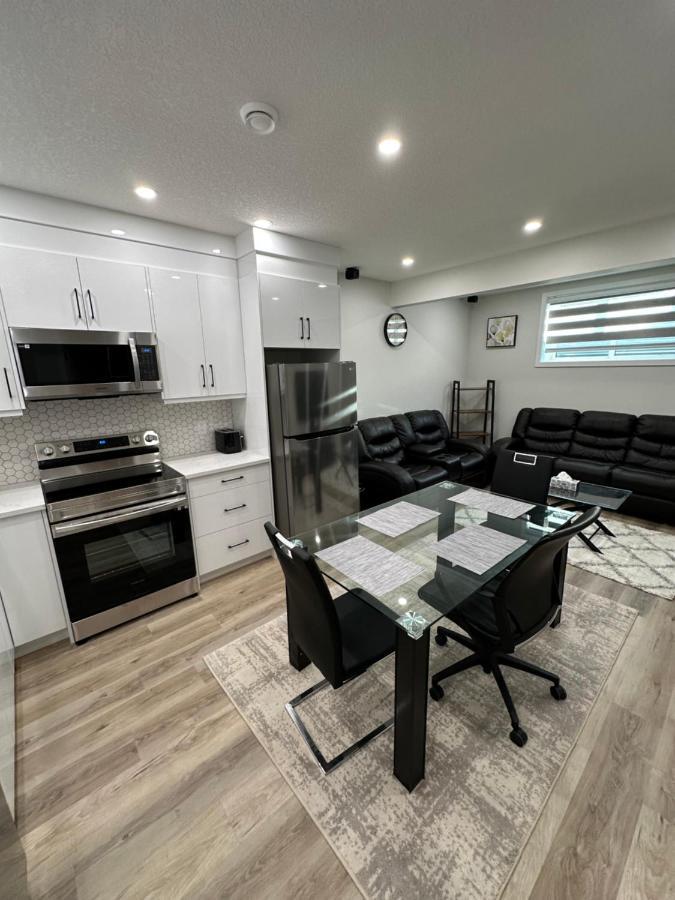 2 Bedroom 2 Washrooms Brand New Beautiful & Cozy Suite YYC Exterior foto