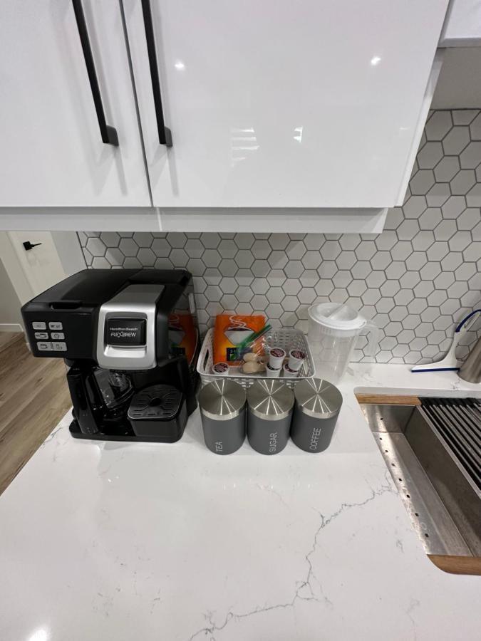 2 Bedroom 2 Washrooms Brand New Beautiful & Cozy Suite YYC Exterior foto